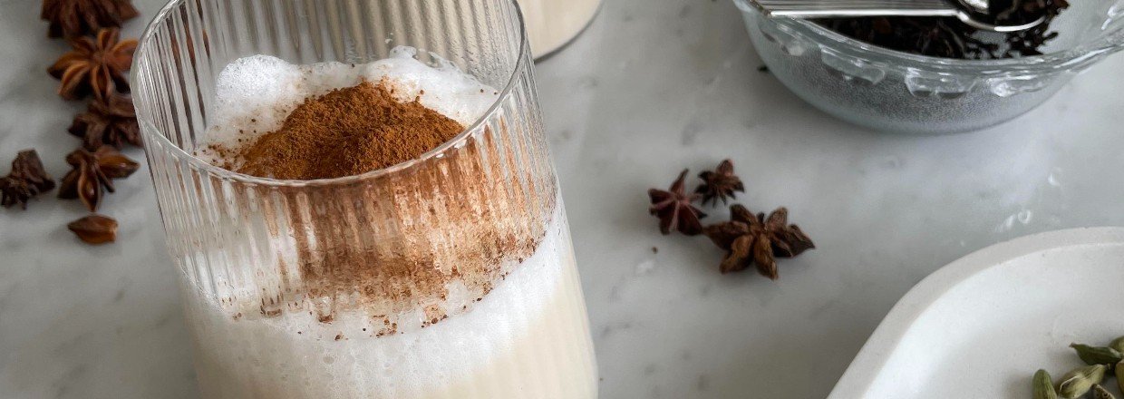 Hjemmelavet Chai Latte – opskrift på den perfekte varme drik med krydderier