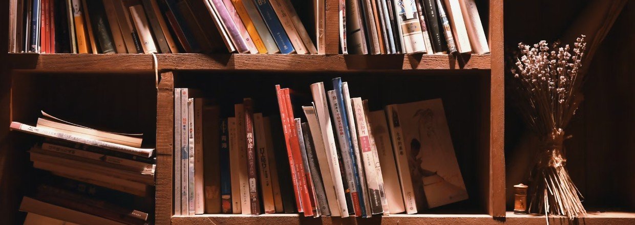 Hvor dyp bør bokhyllen din være? BOBOs guide til oppbevaring og utstilling