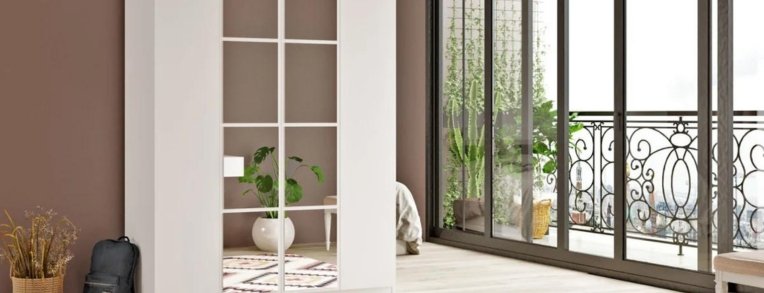 Garderober med spegel