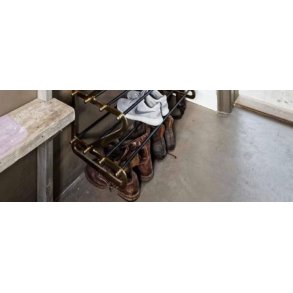 Sorte skoskabe og skohylder