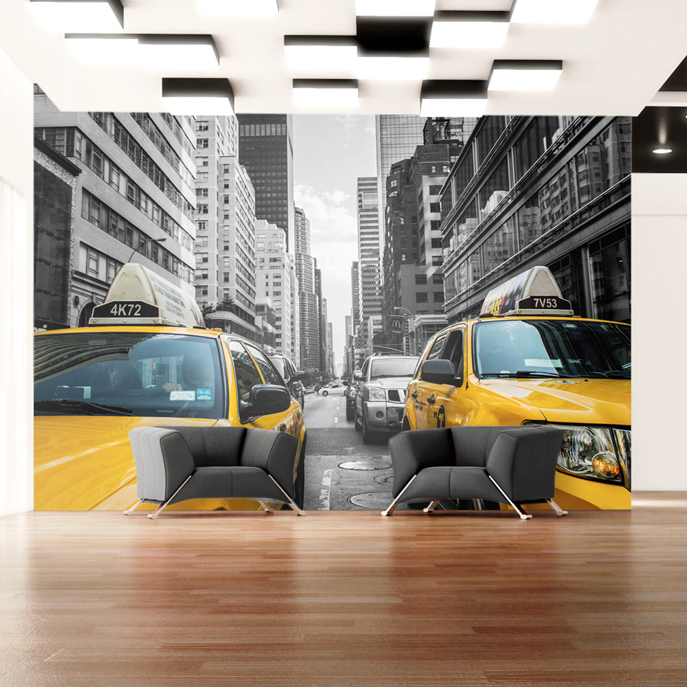 ARTGEIST Fototapet med motiv af New York taxi og byliv - sort-hvid og gul  (flere størrelser) 100x70