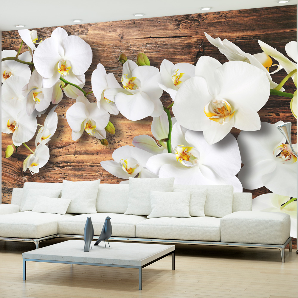 ARTGEIST - Fototapet med hvide orkidéer på baggrund af brændt træ - Flere størrelser 100x70