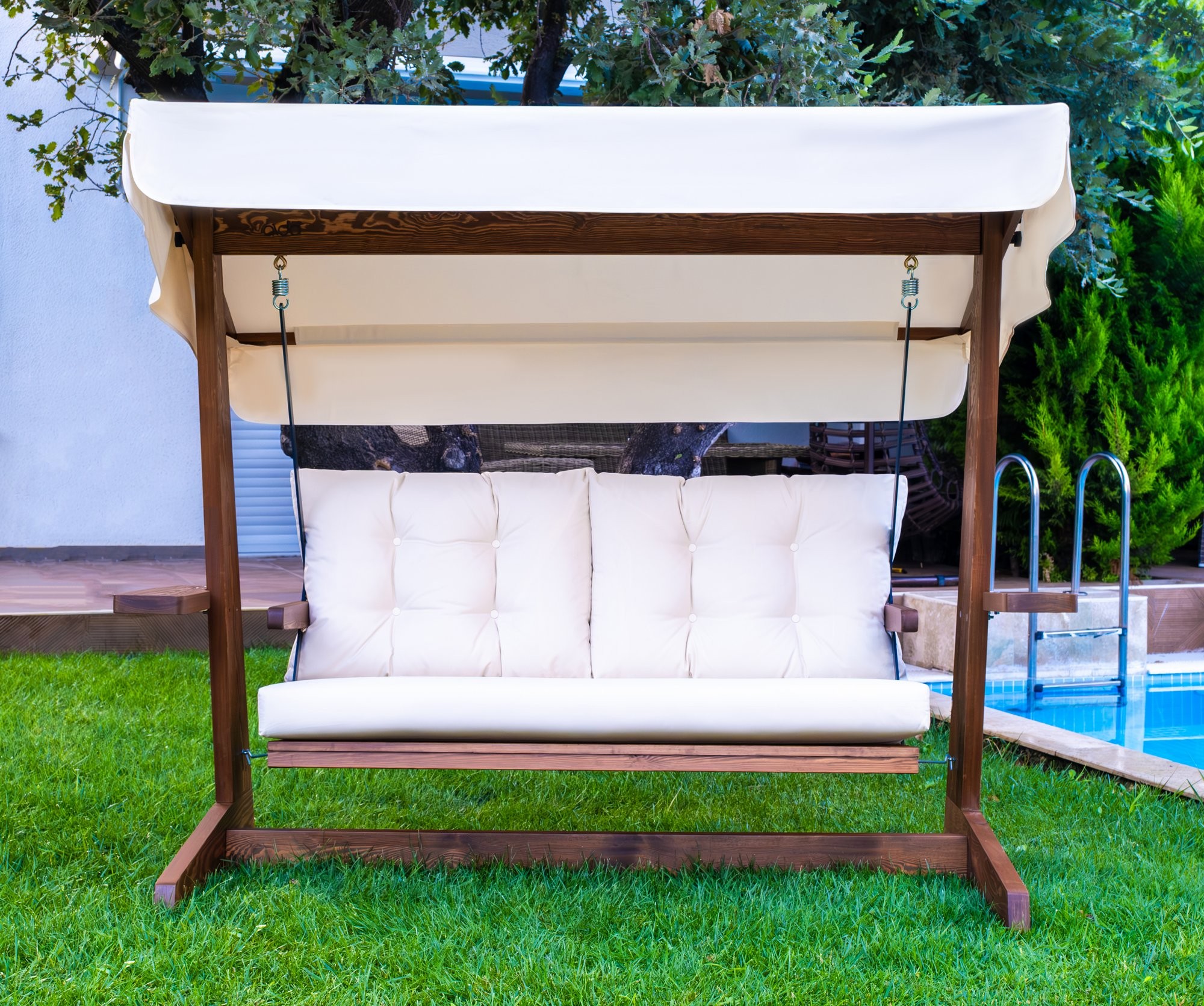 NORDVÉRK Viva 2200 udendørs triple hængesofa – beige polyester stof og grantræ
