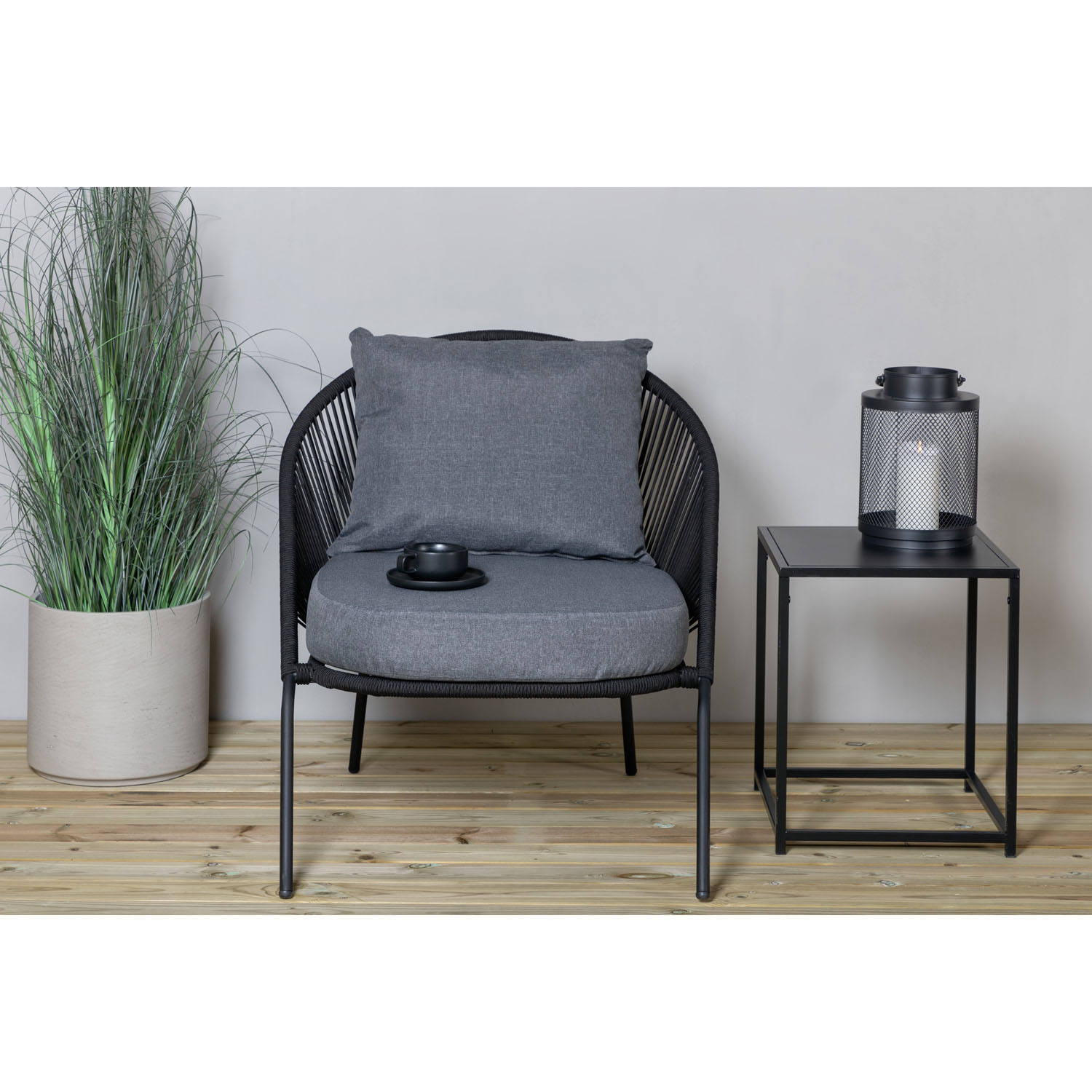 4: VENTURE DESIGN Lindos loungestol, m. hynde - sort polyester reb, aluminium og stål