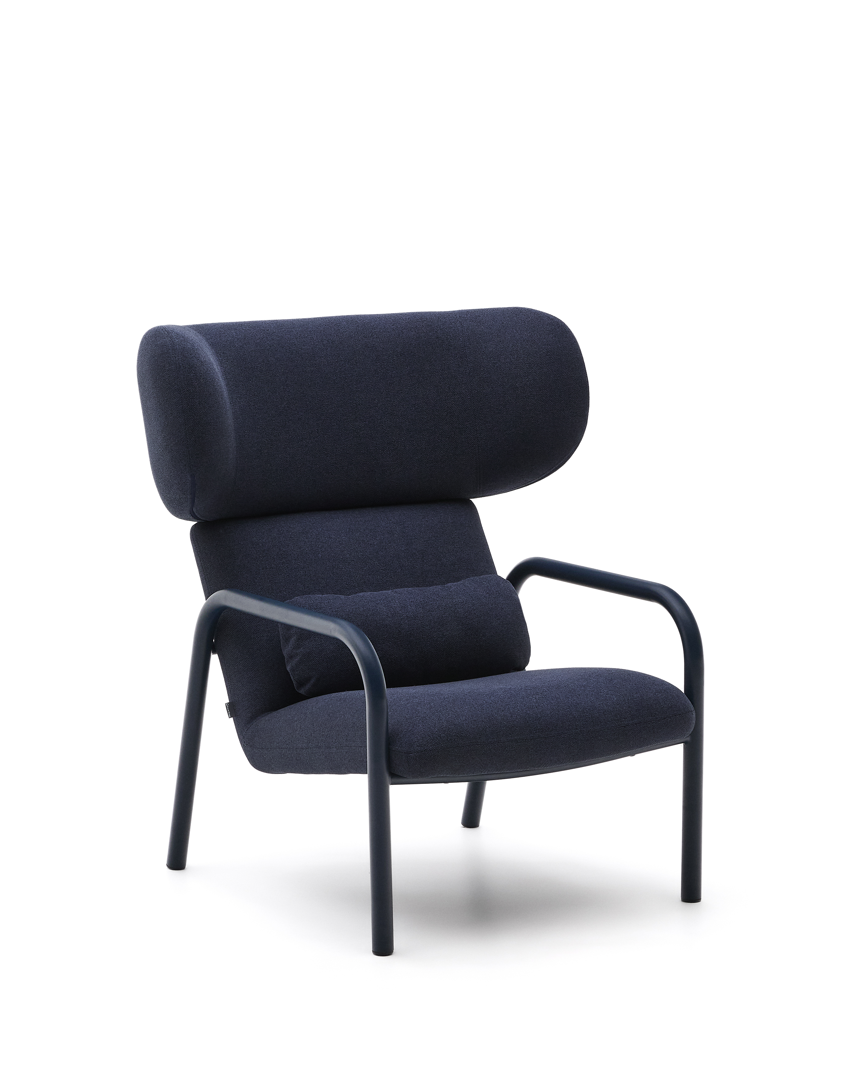 KAVE HOME Inari lænestol i beige med beigelakeret stålfinish FSC Mix Credit