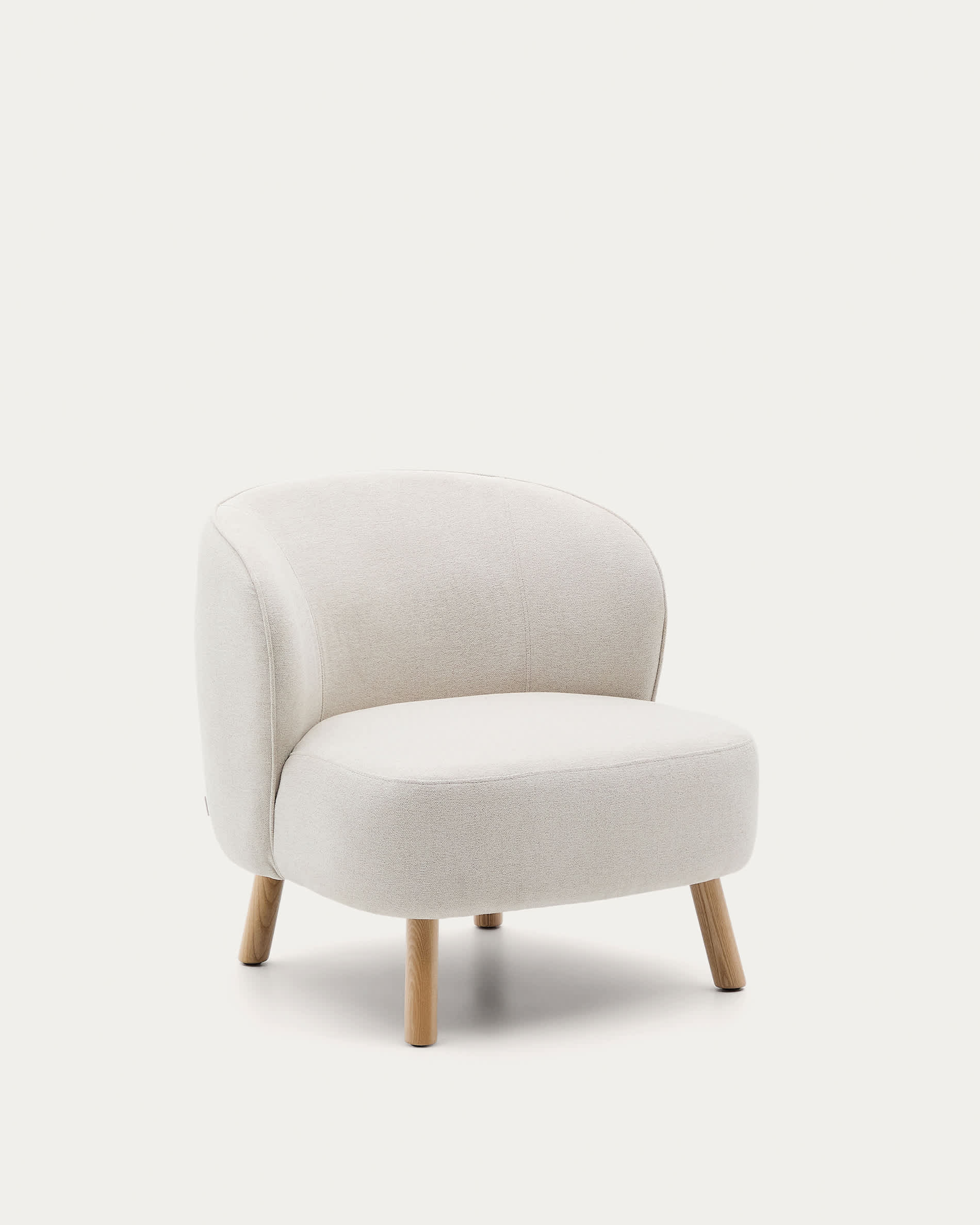 KAVE HOME Ulit f&aring;t&ouml;lj - beige chenilletyg och naturligt boktr&auml;