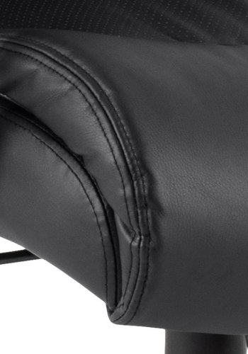 ACT NORDIC Benson Schreibtischstuhl, mit Armlehnen, Rollen, Dreh- und Kippfunktion – schwarzes PU und Chromstahl