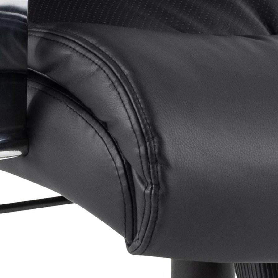 ACT NORDIC Benson Schreibtischstuhl, mit Armlehnen, Rollen, Dreh- und Kippfunktion – schwarzes PU und Chromstahl