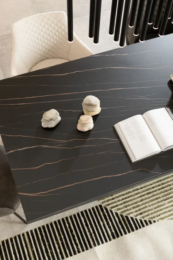 KARE DESIGN Gloria Black Ceramic spisebord, rektangulr - sort mineralmarmor og sort stl (200x100)