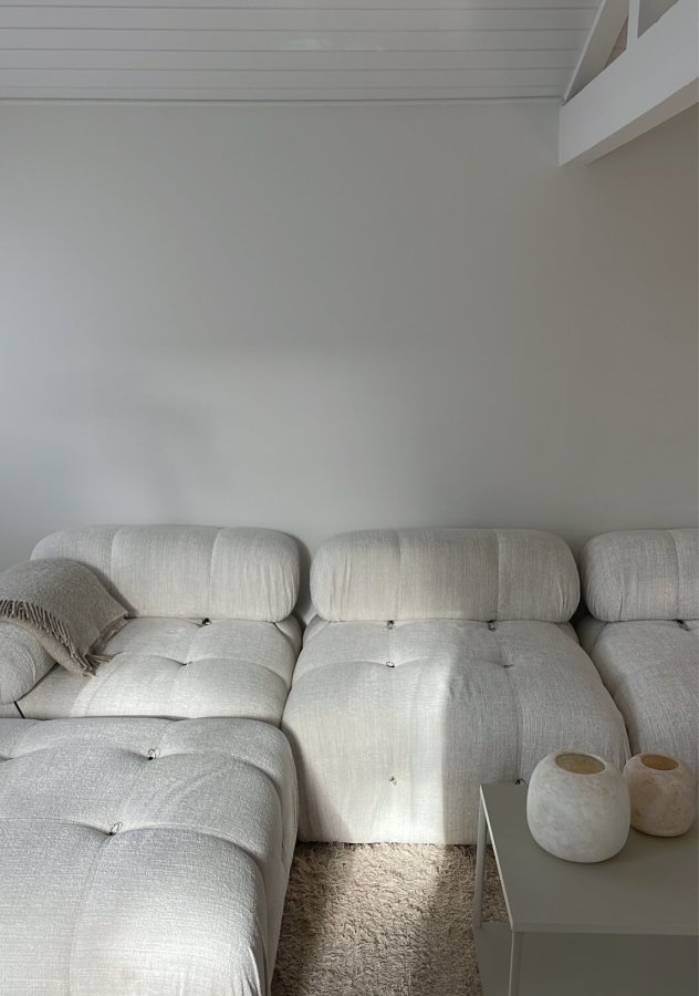 NORDV�RK Bubble L1-O1-1R-PUF hj�rnesofa - creme bouclette polyester og mat sort plast