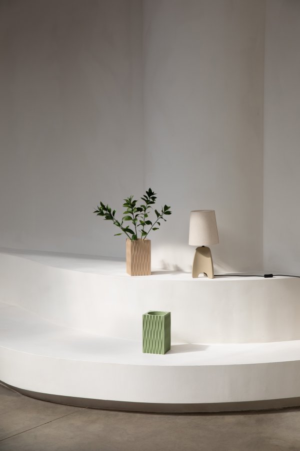 ZUIVER Saba bordlampe - creme linned og beige beton