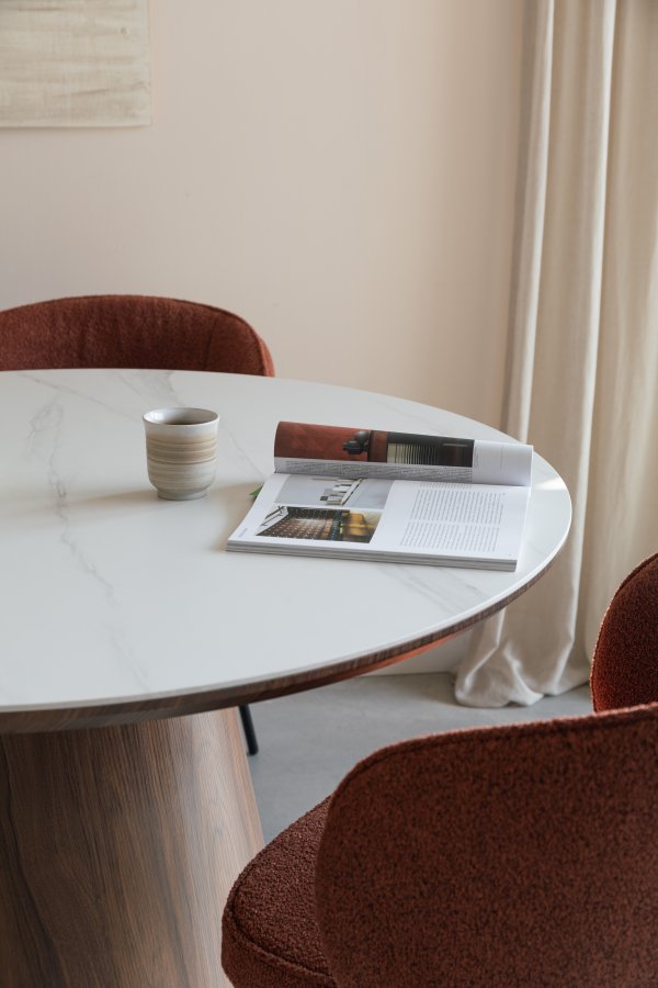 WHITE LABEL LIVING Almira spisebord, ovalt - snhvit matt sintret stein og valnttpapirfiner (200x90)