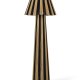 BOLD MONKEY gulvlampe gir den et streifm�nster