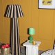 BOLD MONKEY gulvlampe gir den et streifm�nster