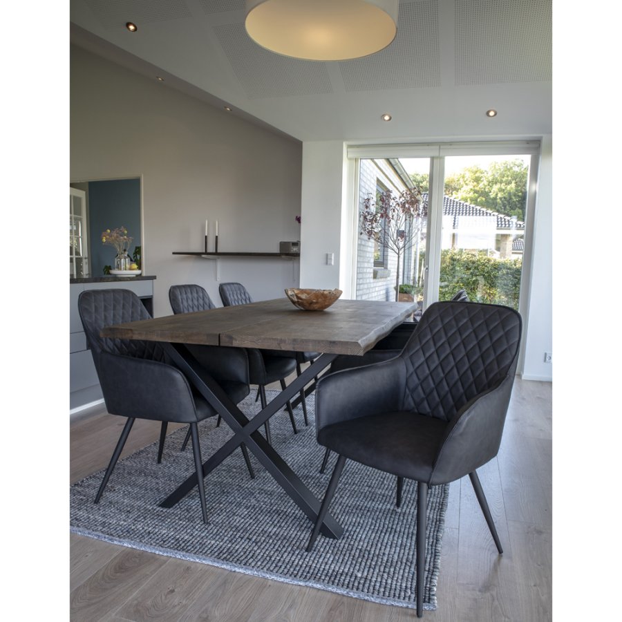 HOUSE NORDIC Harbo spisebordstol - svart kunstskinn og svarte metallben, med armlener