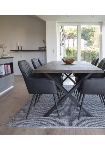HOUSE NORDIC Harbo spisebordstol - svart kunstskinn og svarte metallben, med armlener