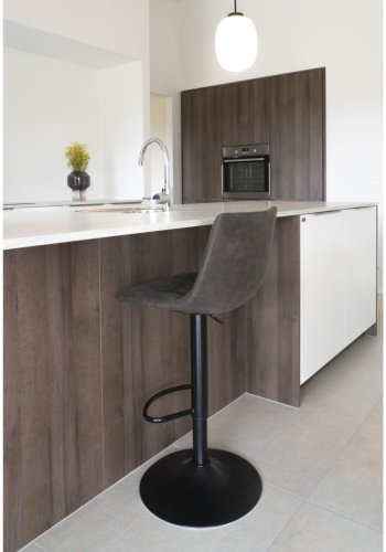 HOUSE NORDIC Middelfart barstol - mrkegr stoff og sort stl