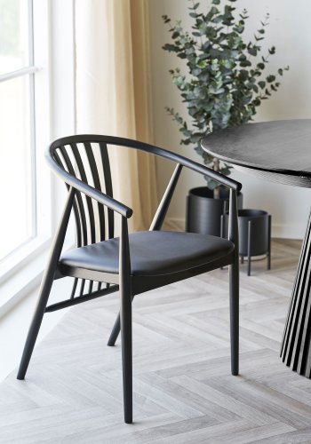 HOUSE NORDIC Agustin spisebordsstol, m. arml�n - sort PU og sort b�getr�