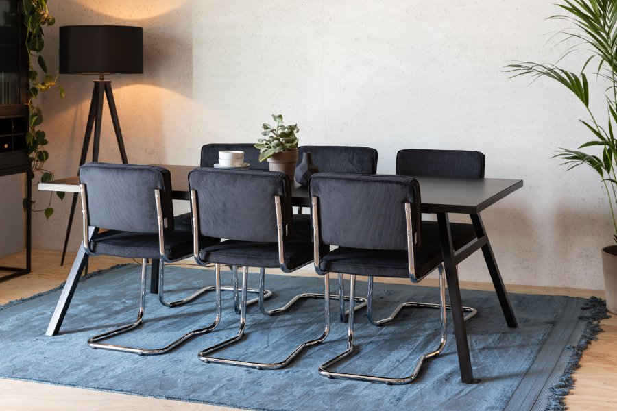 ZUIVER Ridge Rib Kink spisestuestol, stablebar - svart flyel og slvkrom