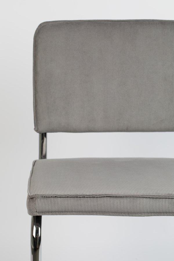 ZUIVER Ridge Rib spisestuestol - lysegr flyelspolyester og slvkrom