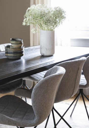 ZUIVER OMG spisestuestol - lys gr polyester og svart jern