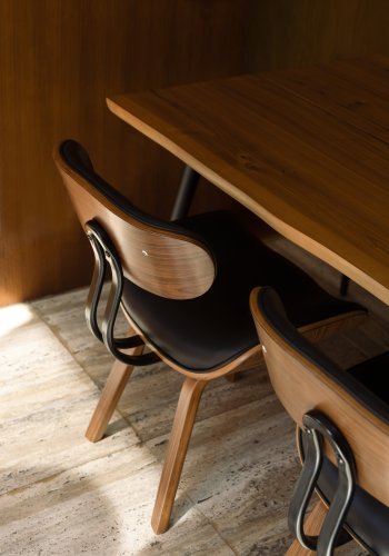 DUTCHBONE Blackwood Esszimmerstuhl - Schwarz- und Walnuss-Eschenholz