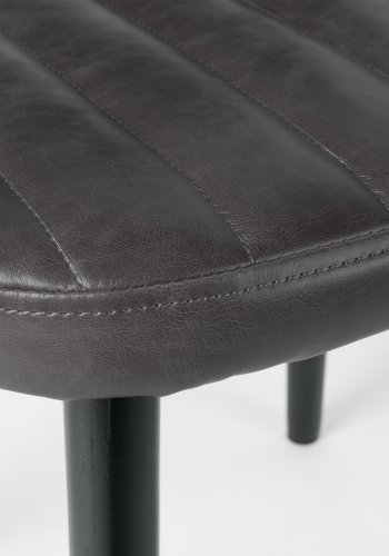 WHITE LABEL LIVING Jake Worn spisestuestol - sort kunstskinn og eik