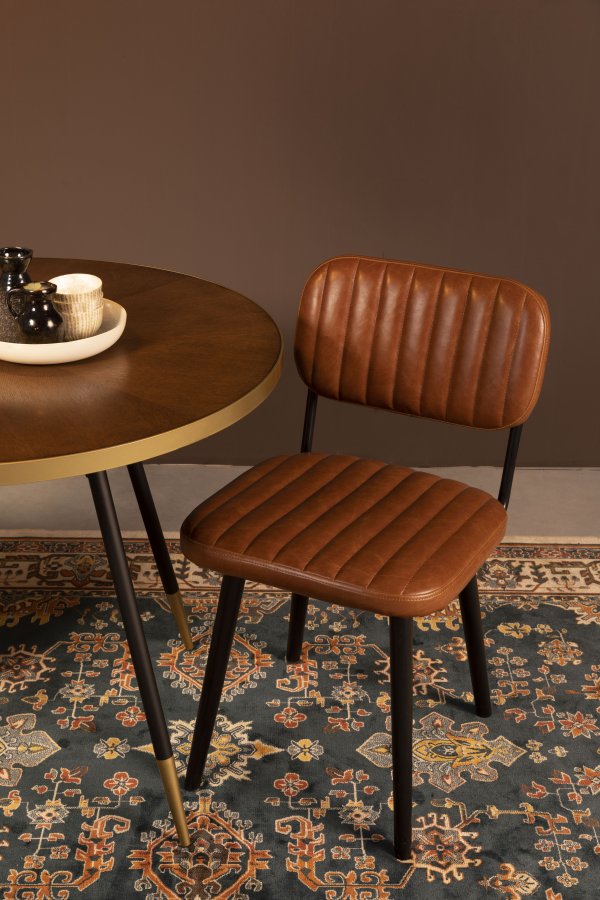 WHITE LABEL LIVING Jake Worn spisestuestol - brunt kunstskinn og eik