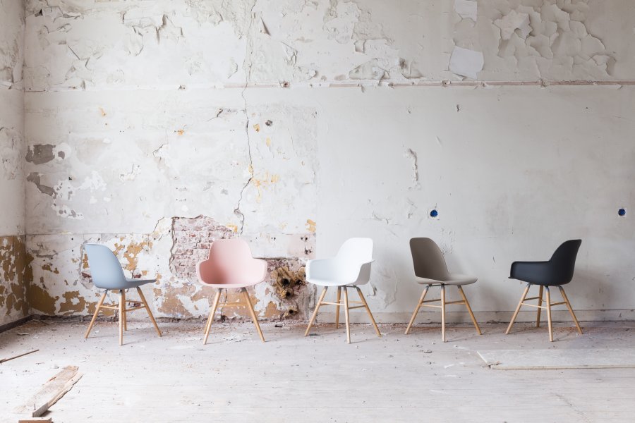 ZUIVER Albert Kuip spisestuestol - lys gr plast og naturlig ask