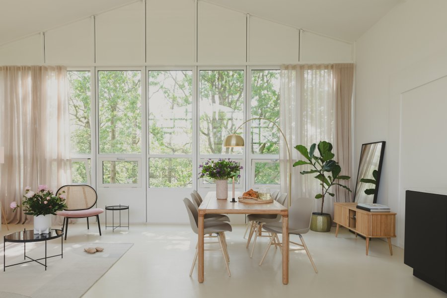 ZUIVER Albert Kuip spisestuestol - taupe plast og naturlig ask