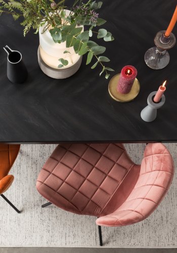 ZUIVER OMG spisestuestol - rosa flyel og svart jern