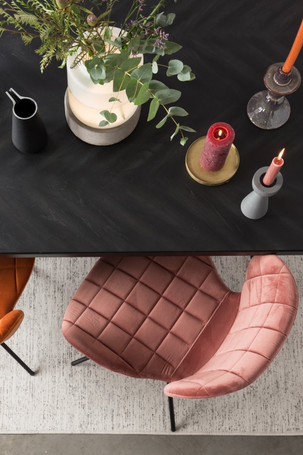 ZUIVER OMG spisestuestol - rosa flyel og svart jern