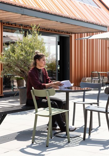 ZUIVER fredagshagestol - grnn aluminium