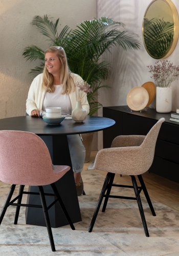 ZUIVER Albert Kuip Myk spisestuestol - rosa polyester og sort ask