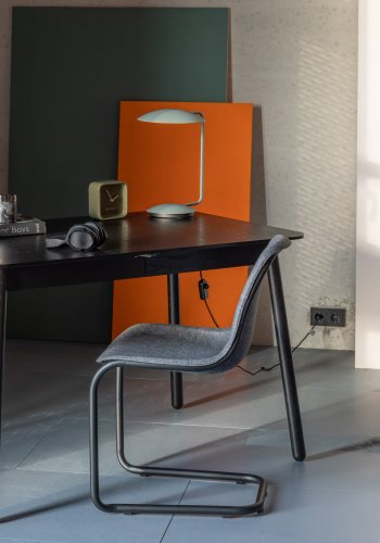 ZUIVER Trst spisestuestol, stablebar - rosa polyetylen og sort stl