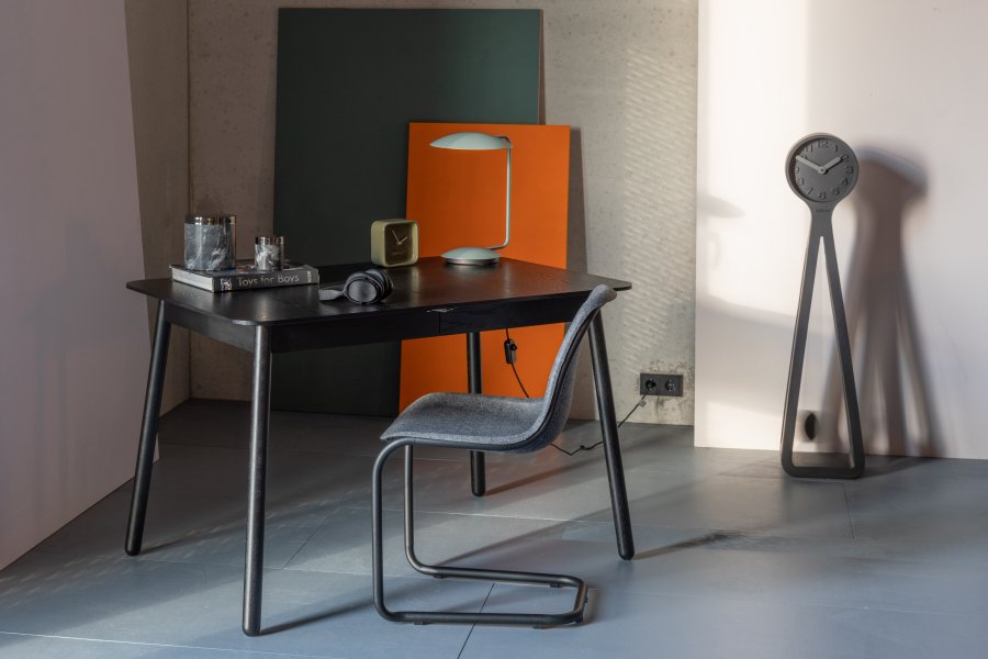 ZUIVER Trst spisestuestol, stablebar - rosa polyetylen og sort stl