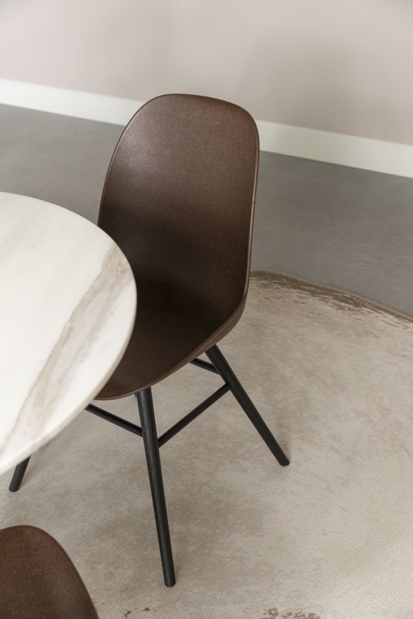 ZUIVER Albert Kuip spisestol - brun plast/resirkulert kaffegrut og svart asketre