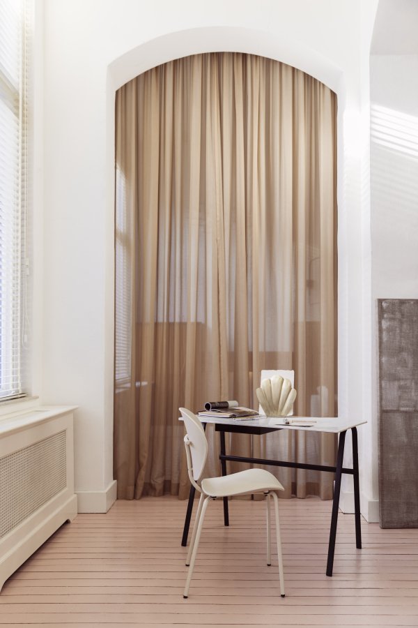 ZUIVER Ocean Rice spisestuestol - beige resirkulert plast fra havet og beige metall