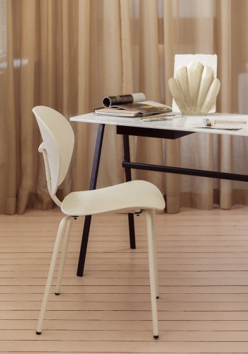 ZUIVER Ocean Rice spisestuestol - beige resirkulert plast fra havet og beige metall