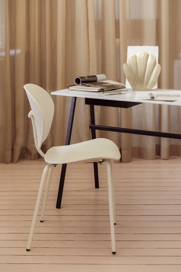 ZUIVER Ocean Rice spisestuestol - beige resirkulert plast fra havet og beige metall