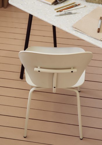 ZUIVER Ocean Rice spisestuestol - beige resirkulert plast fra havet og beige metall