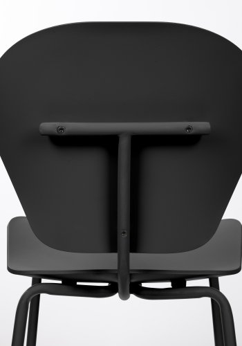 ZUIVER Ocean Pirate spisestuestol - svart resirkulert plast fra havet og sort metall