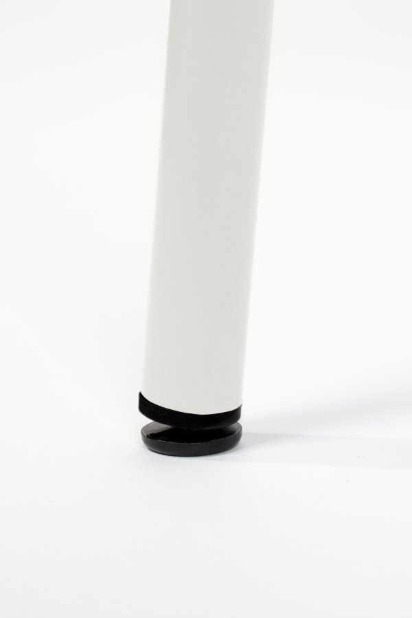 ZUIVER Ocean kokosmelk spisebordstol - hvit resirkulert plast fra havet og hvitt metall