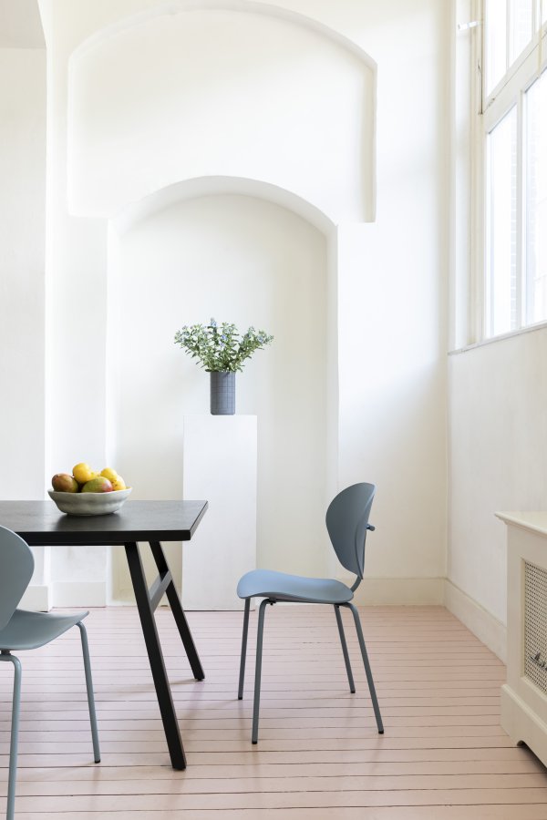 ZUIVER Ocean spisestuestol - havbl resirkulert plast fra havet og havbltt metall