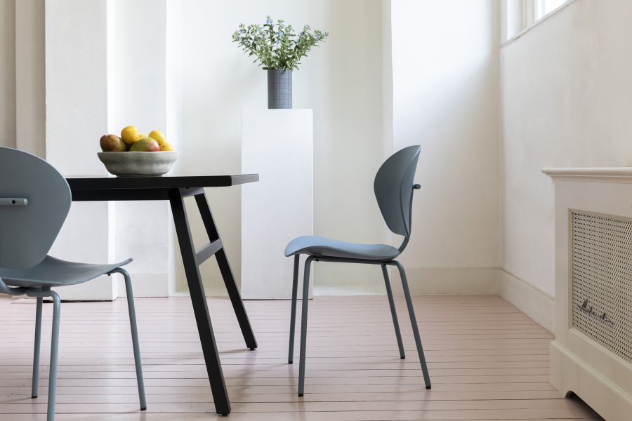 ZUIVER Ocean spisestuestol - havbl resirkulert plast fra havet og havbltt metall