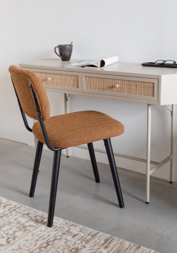 WHITE LABEL LIVING Jake spisestol - oker bouclé og eik