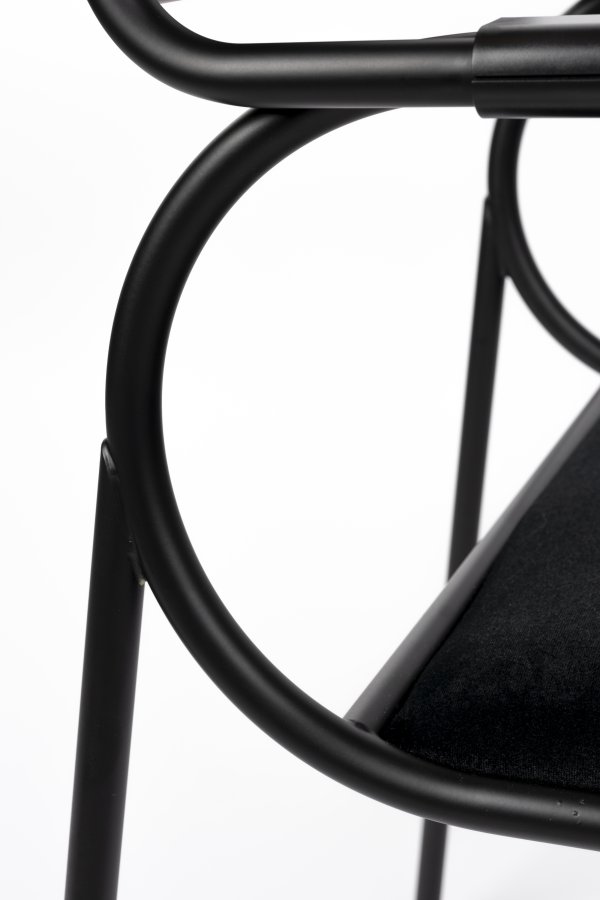 ZUIVER Alba lenestol, med armlener - svart flyel og sort metall