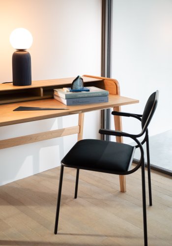 ZUIVER Alba lenestol, med armlener - svart flyel og sort metall