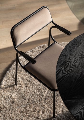 ZUIVER Alba lenestol, med armlener - beige flyel og sort metall