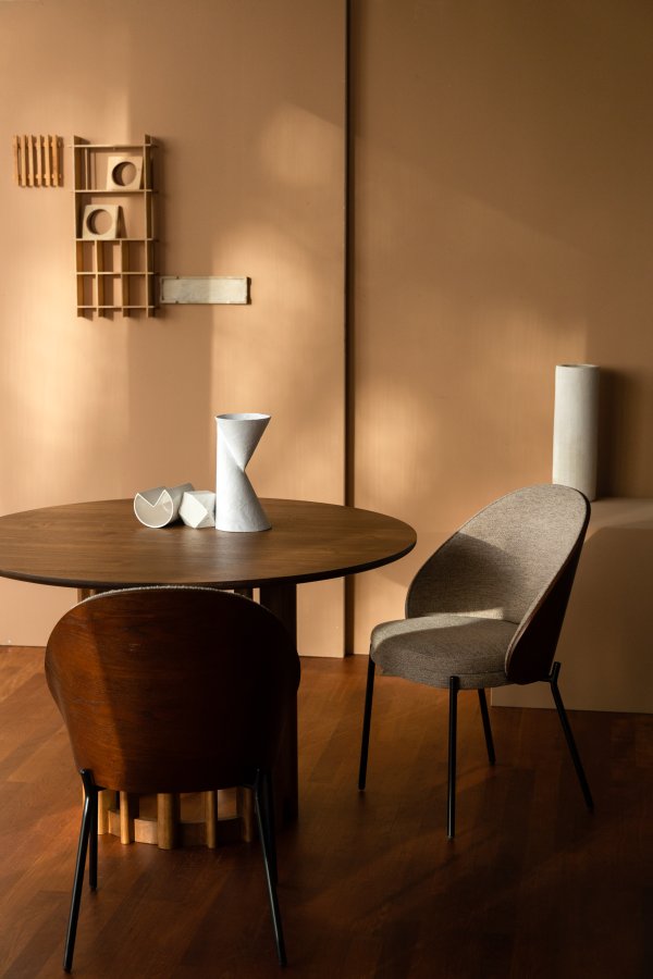 DUTCHBONE Rodin spisestuestol - gr polyester, asketrefiner og sort metall